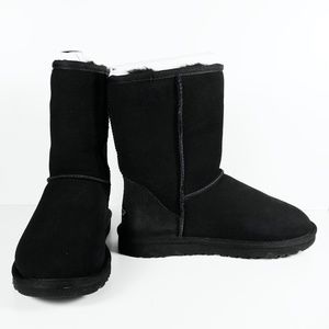 UGGS Classic Short Black Size 5